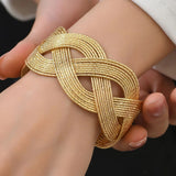 1 Piece of Bracelet with Twisted and Hollowed-Out Design