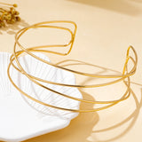 Women's Necklace with Simple Lines and a Stylish Design