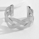 1 Piece of Bracelet with Twisted and Hollowed-Out Design