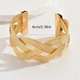 1 Piece of Bracelet with Twisted and Hollowed-Out Design