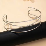 Women's Necklace with Simple Lines and a Stylish Design