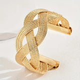 1 Piece of Bracelet with Twisted and Hollowed-Out Design